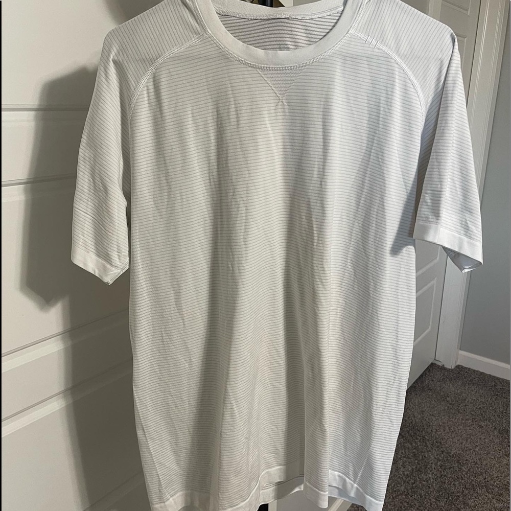 Mens lululemon shirt size L